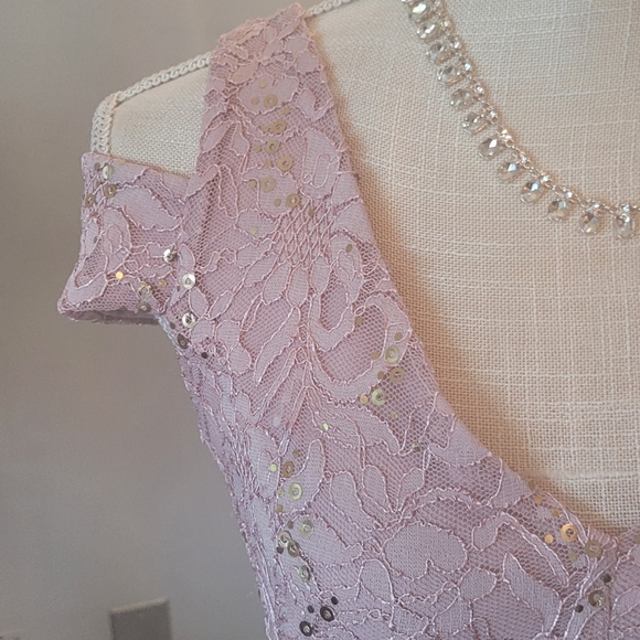 Formal dress - Picture 6 of 8